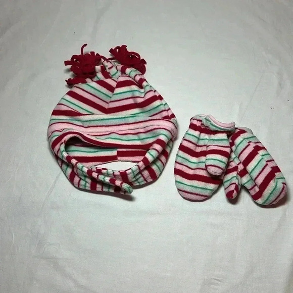 Old  Navy - candy cane design fleece hat and mittens. Size 4-5 - Picture 2 of 4